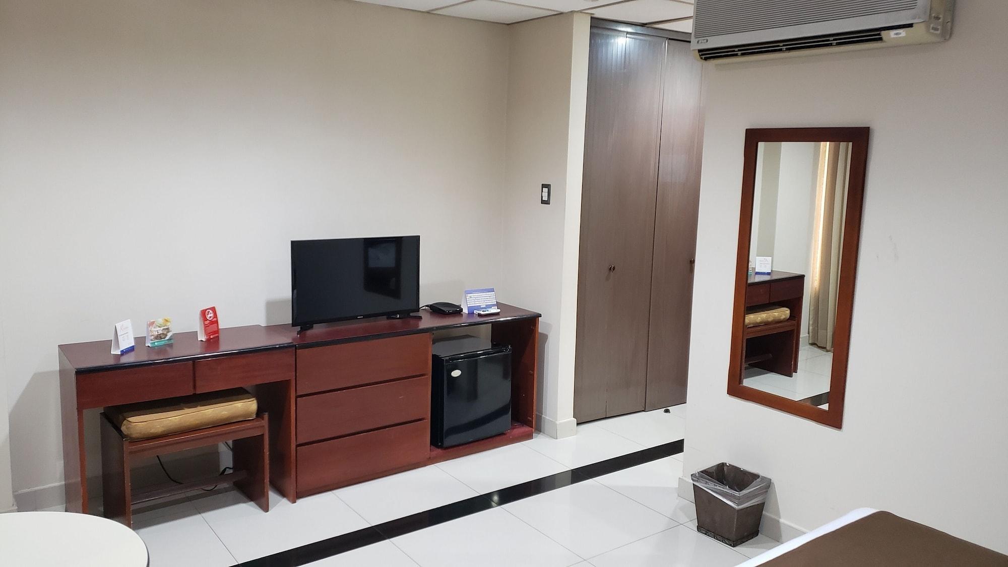 Hotel Ramada Guayaquil Exterior photo