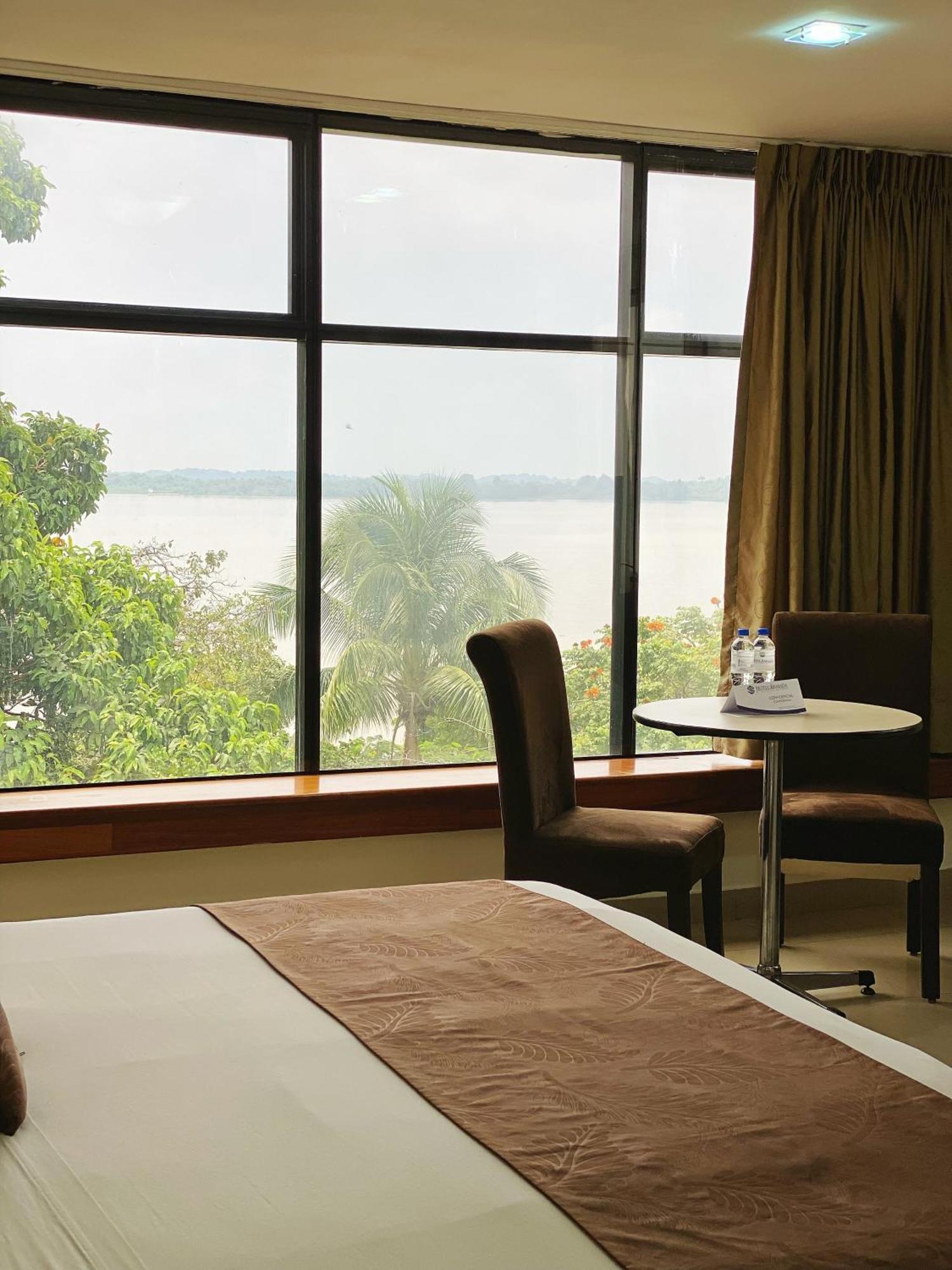 Hotel Ramada Guayaquil Exterior photo